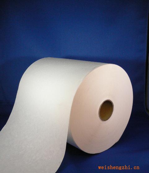 厂家直销、边拉卷装擦手纸。