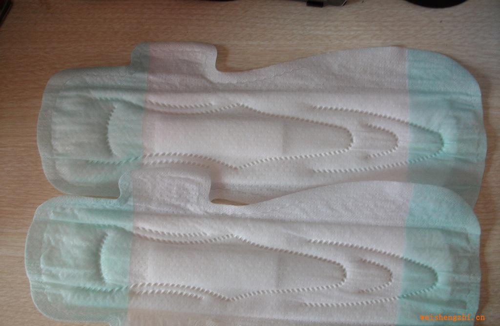 供应厂家直销品质一流专业超长夜用350mm中凸+护肤层护翼