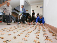 烟蒂换纸被迫叫停