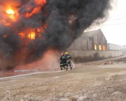 突发！新疆一造纸厂发生火灾