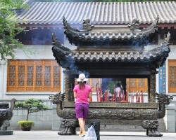 台当局推出减香封炉政策，制香、金纸业受冲击