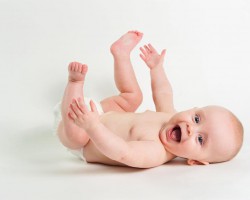 夏天不给宝宝穿纸尿裤穿开裆裤好吗？