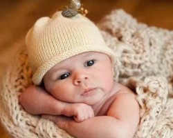 给宝宝换纸尿裤，千万要注意