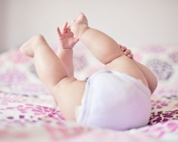 什么时候给宝宝换大一码的纸尿裤合适？