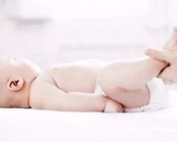 给宝宝换纸尿裤的5个错误