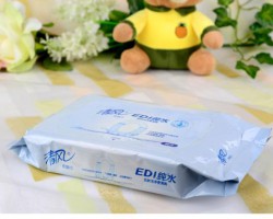 国际空间站人员用湿巾覆盖舱壁遮挡辐射