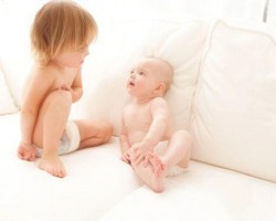 到底 穿拉拉裤还是纸尿裤好？