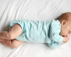 宝宝停用纸尿裤的标准！