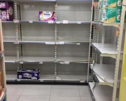 口罩、大米、卫生纸……民众现恐慌性抢购 泰国提高口罩产能并由政府管控