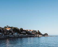 海外需求支撑原材料价格 中下游企业不敢买更不敢“卖”